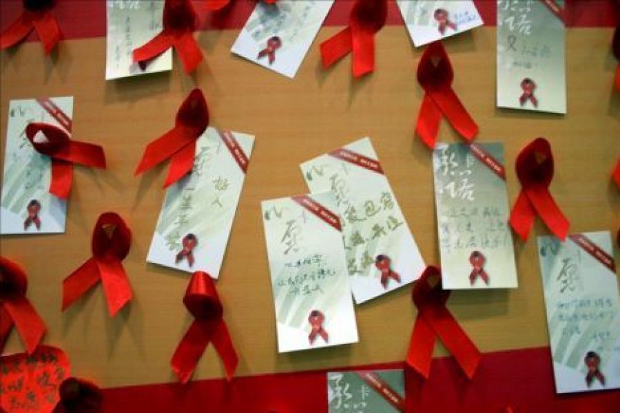 Acción de recogida de firmas. “Quiero que España siga invirtiendo en la vacuna del Sida”